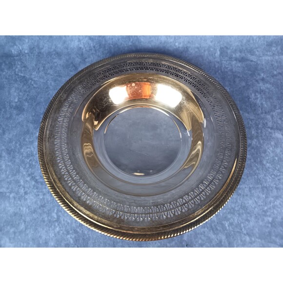 WM Rogers Silverplate Large Serving Bowl And Serving Tray Set Perforated Edges - Picture 4 of 10
